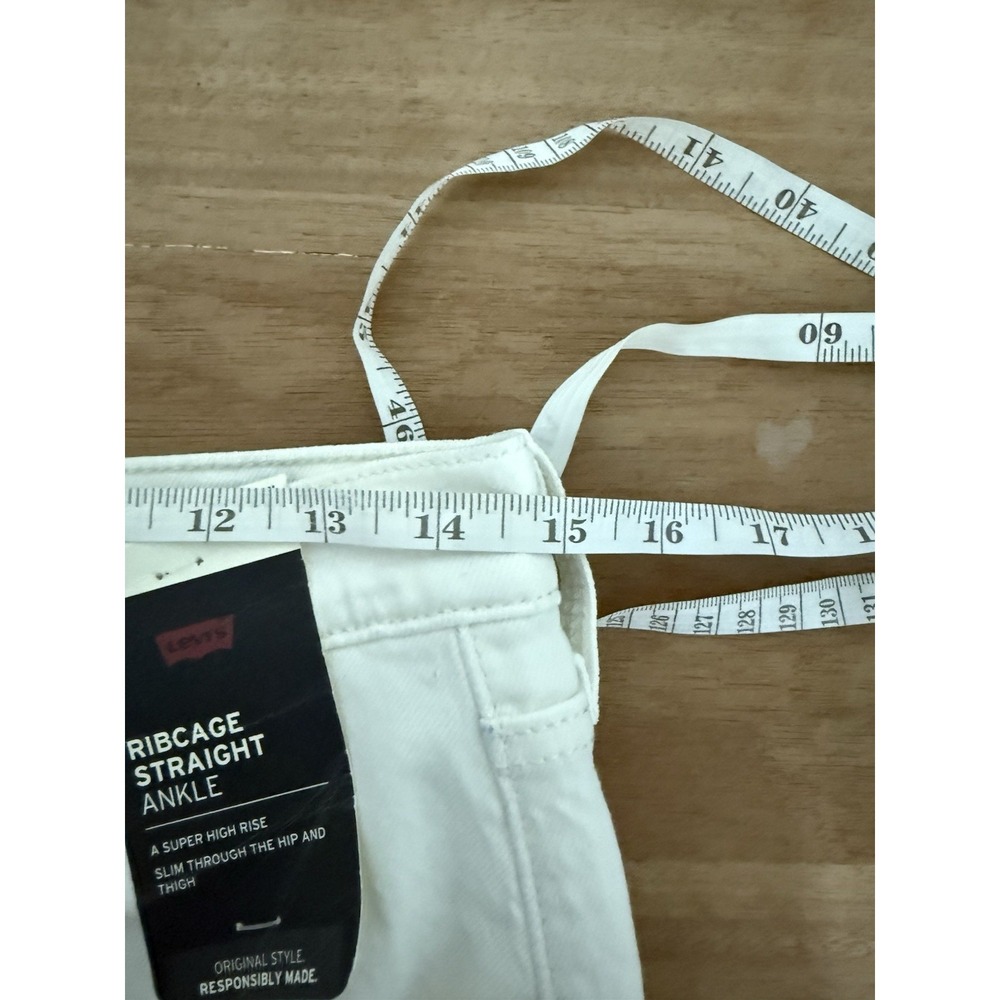 Levi's Ribcage Straight Ankle White Jeans Levis Size 30x29 NWT Flaw See Pics - Picture 12 of 13